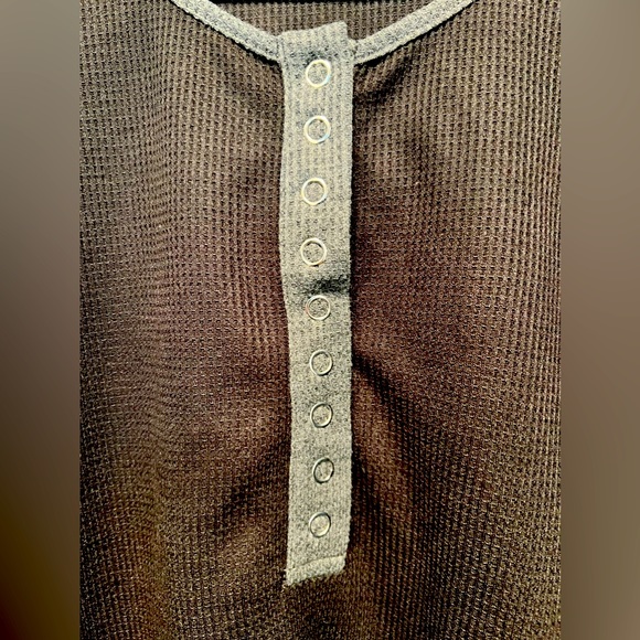 Black and gray thermal 3/4 button up top. Size small - Picture 2 of 4